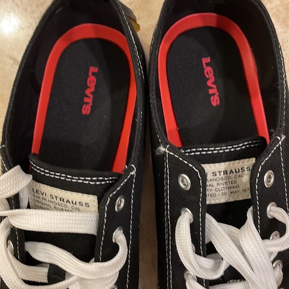 NEW Black and White Levi's Men's Sneakers in size 13 - Picture 3 of 6